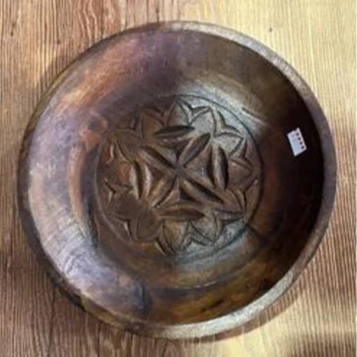 Dark brown carved wooden plate D31 6cm