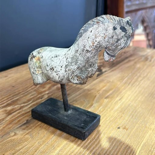 Rustic White Horse 5x16x18
