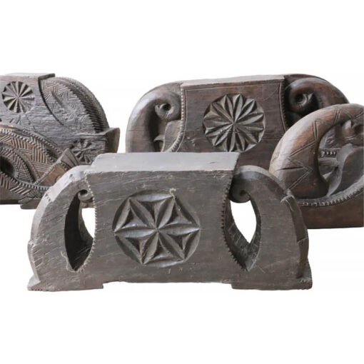 WOODEN CARVING STAND 30x5x10cm